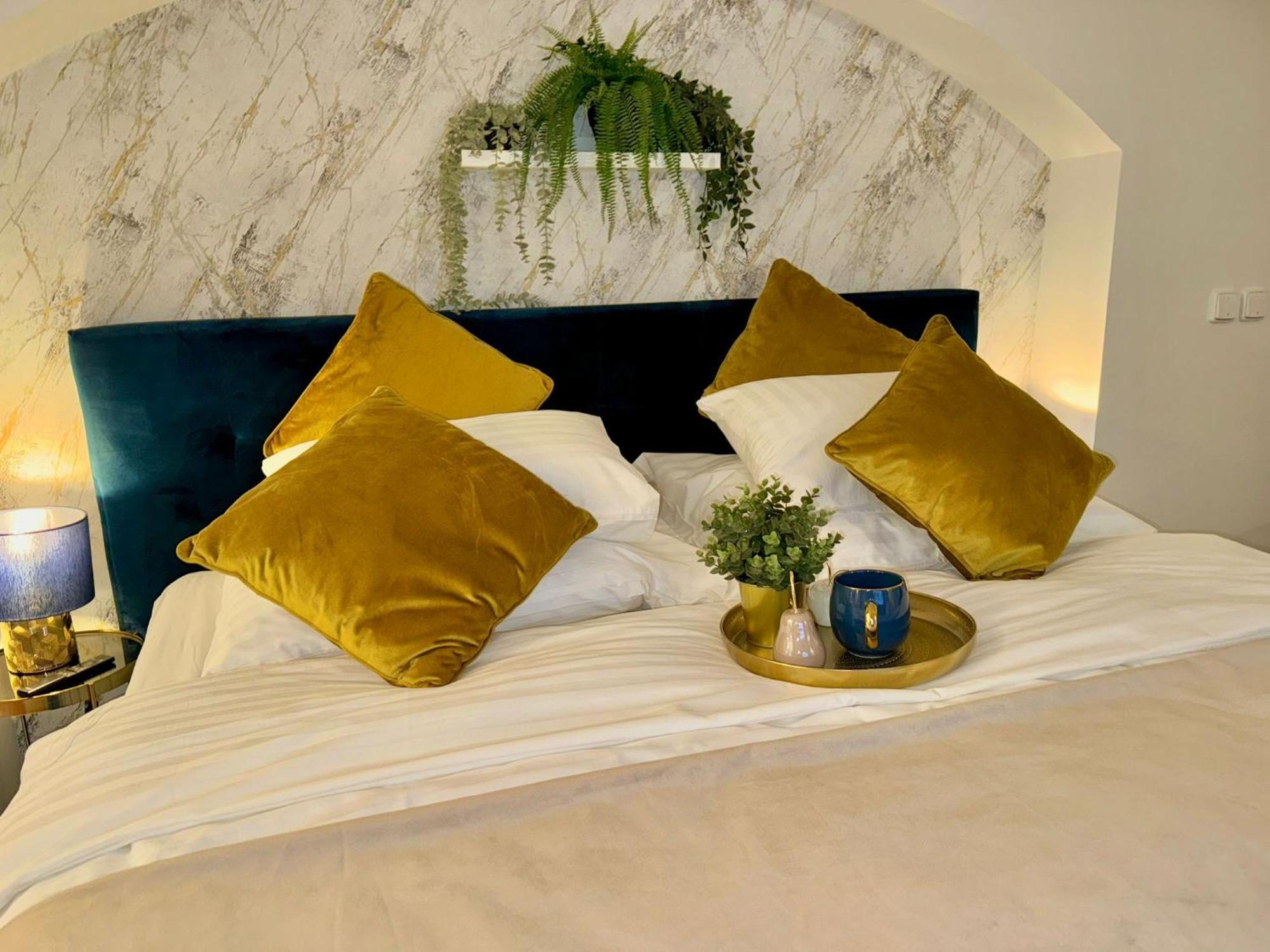 Apartment Elegantsuite 1 Minut Charles Bridge Ps5 And Garden Prag