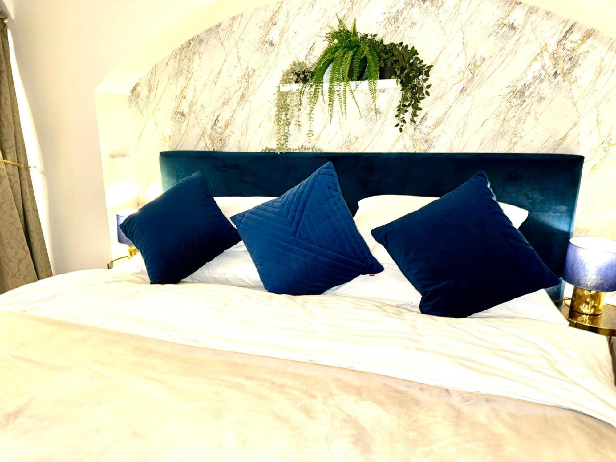 Elegantsuite 1 Minut Charles Bridge Ps5 And Garden Apartment Prag